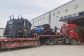 1000*700液壓對(duì)輥制砂機(jī)，1210反擊破發(fā)往四川